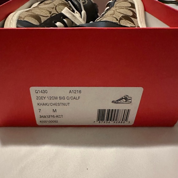 Coach - Picture 5 of 5